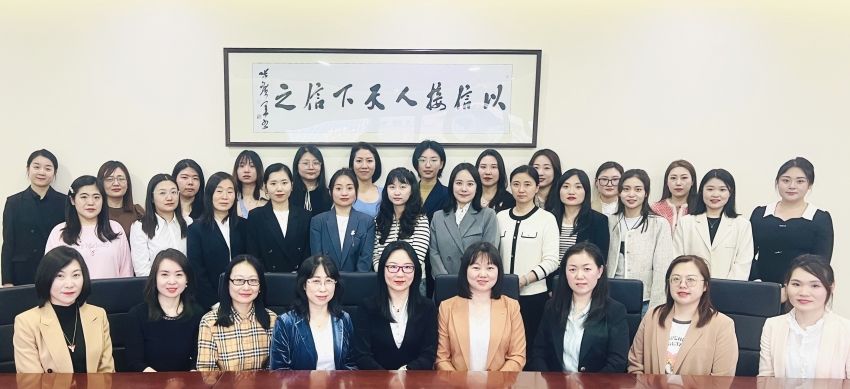 “同心共超越 和諧鑄輝煌”——恒誠信集團(tuán)財務(wù)及業(yè)務(wù)內(nèi)勤人員工作交流會議圓滿召開.JPG